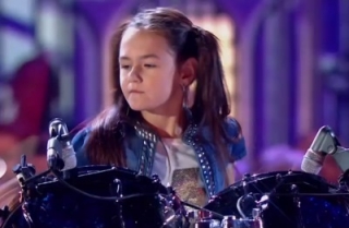 10-летняя Екатерина Филимонова из Степного открыла новый сезон конкурса "Синяя птица"
