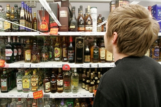 В погоне за прибылью женщина продавала алкоголь подросткам
