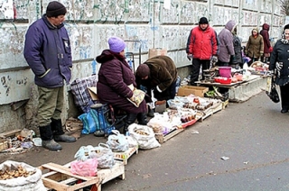 В Кировском районе разогнали незаконных торговцев