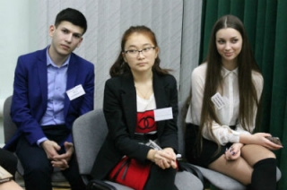 Власть во Фрунзенском районе перешла в руки старшеклассников