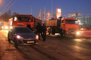 Небольшая авария у фабрики "Мария" привела к километровой пробке