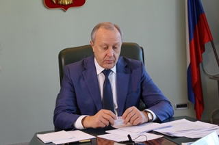 Валерий Радаев призвал ускорить реализацию программы расселения аварийного жилья