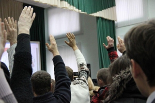 На публичных слушаниях поддержали снос ларьков на Ильинской площади