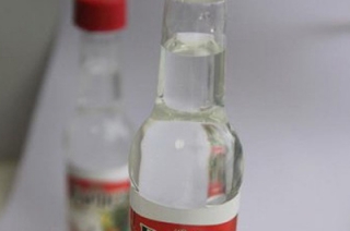 Жительница Энгельса выпила уксус и через шесть часов скончалась