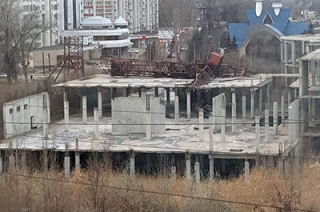 Очевидец: в Энгельсе на стройке упал подъемный кран