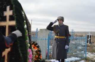 В Чернаве торжественно перезахоронили бойца Красной Армии