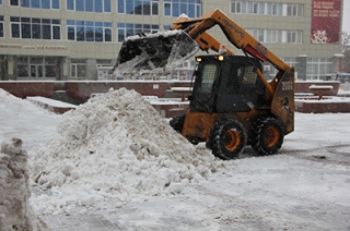 Глава города распорядился до 18.00 очистить основные дороги Саратова
