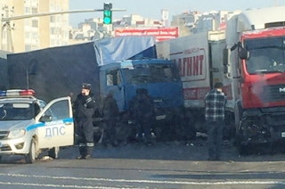 Две фуры не поделили дорогу в Юбилейном