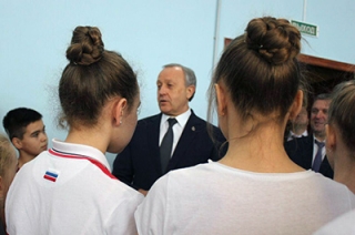 Валерий Радаев призвал юных спортсменов добиваться успехов без допинга