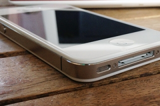 Судебный пристав убедил женщину расстаться с iPhone