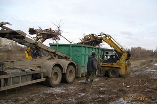 Прокуроры добились уборки мусора на участках для многодетных семей