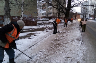 От снега и наледи очистили тротуары Московской и Чапаева