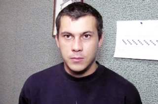 Разбойник с ножом напал на женщину с ребенком. Видео