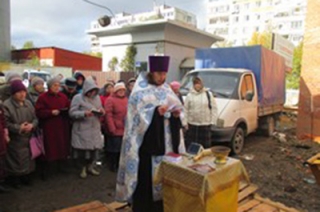 Жители Ленинского района помолились о скорейшем строительстве храма