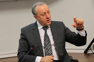Валерий Радаев обещает сократить себе зарплату на 10 процентов