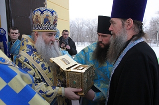 Митрополит Саратовский и Вольский Лонгин освятил храм в Новоузенске
