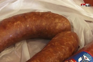 Видеосюжет. Эксперты нашли только семь процентов мяса в сосисках СГАУ