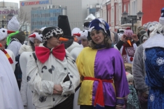 По центральным улицам Саратова шествуют кикиморы, зайцы и медведи