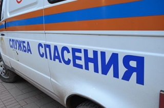 Спасатели спустили молодого саратовца с газовой трубы на землю