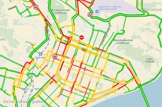 Саратовские автомобилисты стоят в трехкилометровых пробках