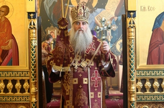 Митрополит Лонгин отслужит литургию в новогоднюю ночь