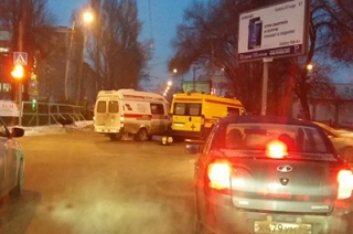 В центре Саратова столкнулись две "скорые"