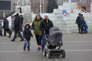 Саратовцы проводят первый день нового года на Театральной площади и пешеходной зоне