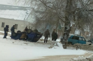В ДТП с перевернувшейся машиной пострадали двое детей