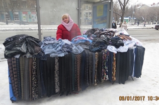 В Заводском районе наказаны нелегальные торговцы трусами и колбасой