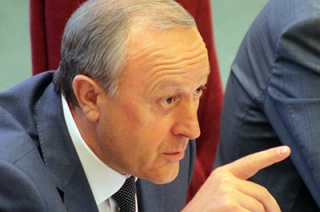 Валерий Радаев потребовал увольнять директоров школ за поборы с родителей