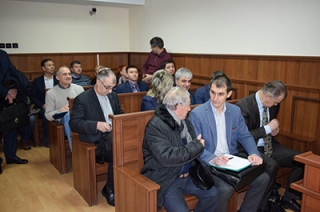 Общественники проводят акцию солидарности в Саратовском областном суде