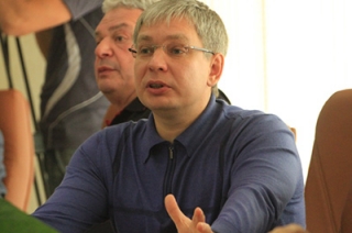 Сергей Курихин призвал к сдержанности в дискуссии о "школьных поборах"