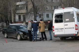 В аварии с маршруткой в Заводском районе пострадали три человека