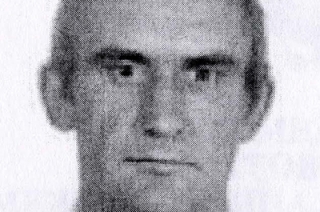 Полиция устанавливает личность погибшего мужчины в тельняшке
