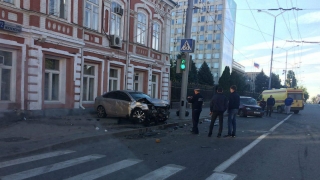 В ДТП у здания областного правительства погиб 30-летний мужчина
