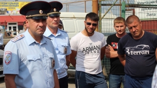 Андрей Чепурной пригрозил штрафами водителям грузовиков за стихийные парковки