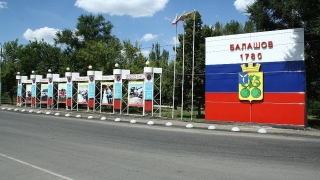 Балашовским инвалидам раздают памперсы из "Газели" у автозаправки