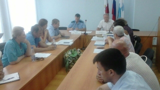 Глава Ленинского района встретился с оставшимися без света дачниками