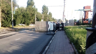 На Московском шоссе опрокинулась "Газель" с металлоломом