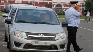 Саратовским полицейским вручили ключи от 25 новых автомобилей