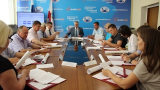 КПРФ и "Коммунисты России" спорят в избиркоме о названиях партий