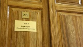 Владимира Чечина под конвоем доставили в суд