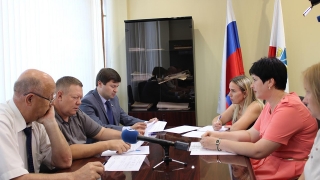 Депутат ГД, зампред и министр выслушали просьбы дольщиков "Саратовгесстроя"