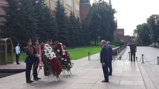 Валерий Радаев в Москве возложил цветы к Могиле Неизвестного солдата
