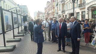На Старом Арбате открылась фотовыставка "Взгляд на Саратов из Москвы"