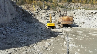 Жители села просят Валерия Радаева остановить работы в каменном карьере
