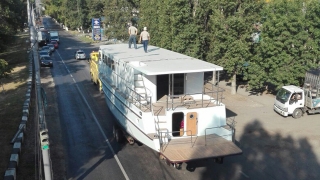 Транспортировка яхты по улицам Саратова впечатлила горожан