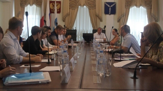 Саратовские депутаты обсудили цвет вывесок на торговых центрах