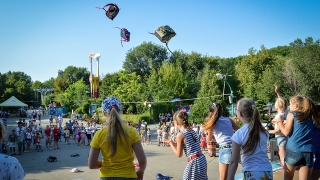В Горпарке Саратова наградили лучших метателей портфелей