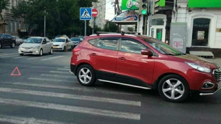 Еще один пожилой пешеход сбит на переходе в центре Саратова